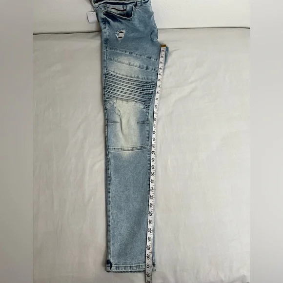 Akademiks Jeanius Level Men’s Jeans Distressed straight Legs denim Size 30X32 - Picture 6 of 8